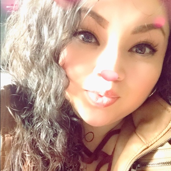 Meet your Posher, Iris - Picture 1 of 1